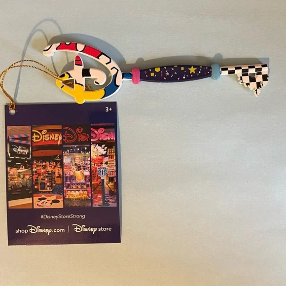 2020 Disney Store Cast Member Key Disney Store Strong Imagination Key Sealed 2020 Disney Store Cast Member Key Disney Store Strong  main image 4